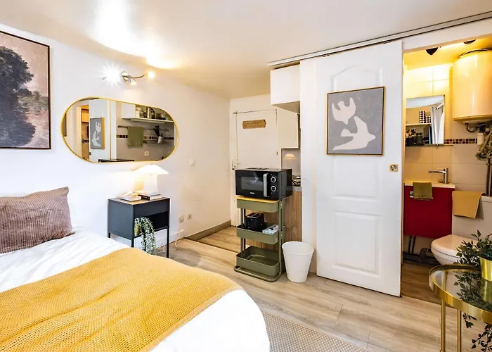 In Heart Of Apartment