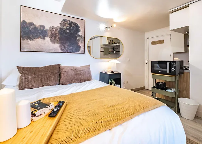 Apartment In Heart Of Paris
