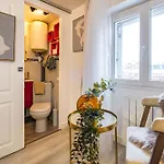 In Heart Of Apartment *